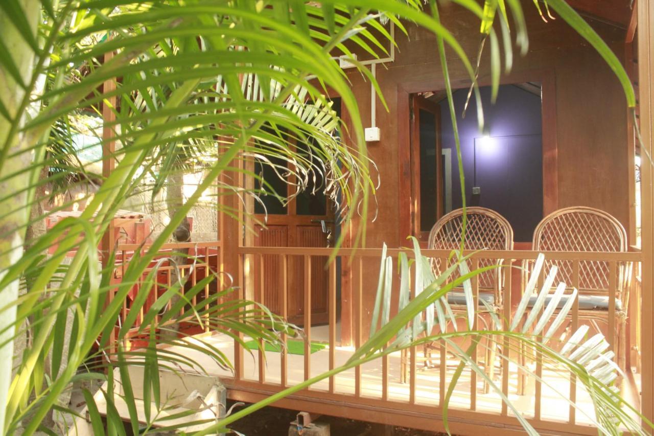Sea Bird Beach Cafe & Cottages Morjim Exterior foto