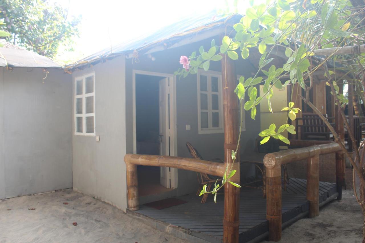 Sea Bird Beach Cafe & Cottages Morjim Exterior foto