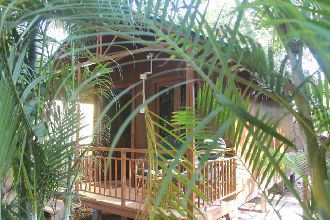 Sea Bird Beach Cafe & Cottages Morjim Exterior foto
